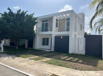 Casa de 2 habitaciones, Mérida · En Renta Casa Amueblada de Dos Recamaras en Privada de Gran Santa Fe