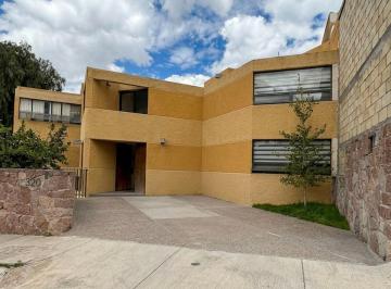 Casa · 180m² · 4 Recámaras · 2 Estacionamientos · Casa en Venta