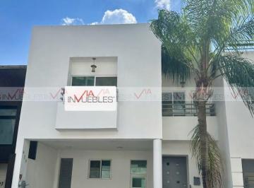Casa · 305m² · 4 Recámaras · 2 Estacionamientos · Casa en Venta en Privadas La Huasteca