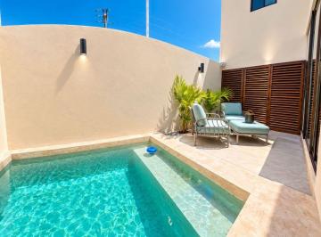 Casa de 3 habitaciones, Progreso · Residencia Exclusiva con Alberca, Terraza con Techos Altos, en Venta