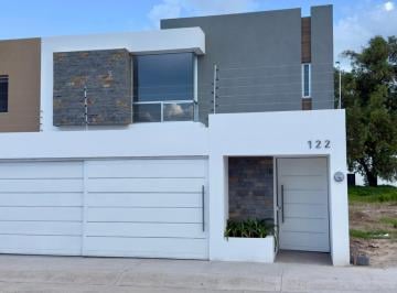 Casa · 220m² · 3 Recámaras · 2 Estacionamientos · Casa en Renta, Cto. La Quintasa