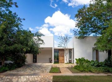 9597837f5f36d8e2b354f3622af6d8f9550b06b529e8ec8d988bd0718fcb3a22 · Renta Casa de Una Planta con Paneles Solares en Yucatan Country Club
