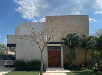 0eb8cfb58e29dcf28b713048271d111a1ad57c8c291888d3e7fa9f9f5b0e5a7e · Casa en Privada con Amenidades Dentro del Country Club, Muy Cerca del Madison