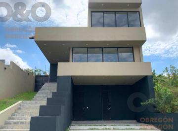 Casa · 346m² · 4 Recámaras · 4 Estacionamientos · Casa en Renta en Zanda, León Gto