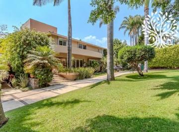 1 · Casa en Lomas de Cortés | Residencia Moderna con Terrazas, Jardines y Amenidades Exclusivas