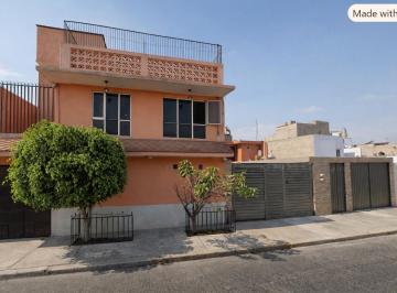 Casa de 6 habitaciones, Nezahualcóyotl · Casa en Venta en Calle 22, Colonia Estado de Mexico, Edomex