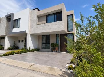Casa de 4 habitaciones, San Pedro Tlaquepaque · Casa Venta Punto Sur 4 Recamaras Gdl