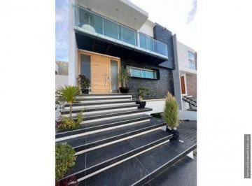 Casa · 355m² · 4 Recámaras · 5 Estacionamientos · Casa en Zona Plateada