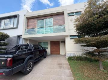 Casa · 240m² · 3 Recámaras · 4 Estacionamientos · Casa en Renta en Solares, Coto Sendeira | Zona Real, Zapopan, Jalisco