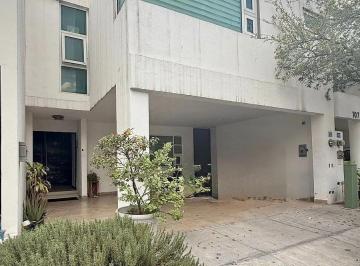 1 · Casa en Venta en Valle de La Sierra, Santa Catarina