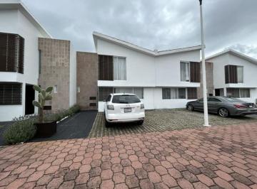 Casa · 166m² · 3 Recámaras · 2 Estacionamientos · Rento Casa Amublada y Equipada Condominio "Puerta Paraiso Ii" Juriquilla Queretaro