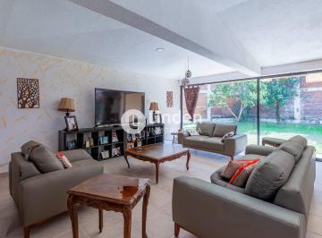 Casa · 947m² · 4 Recámaras · 10 Estacionamientos · Casa en Venta en Calle 57 Poniente, Col. El Cerrito, Puebla.