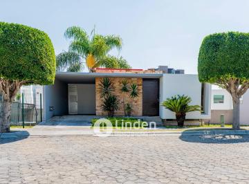 Casa · 231m² · 2 Recámaras · 1 Estacionamiento · Casa en Venta en Cluster 11 - 11 - 11, Zona Lomas de Angelópolis I, Puebla.
