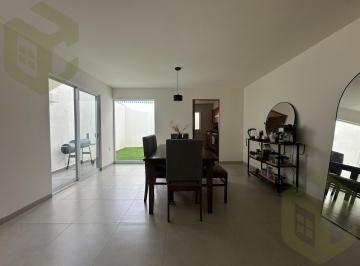 Casa · 190m² · 4 Recámaras · 2 Estacionamientos · Con Recamara y Baño en Planta Baja, 4 Habitaciones