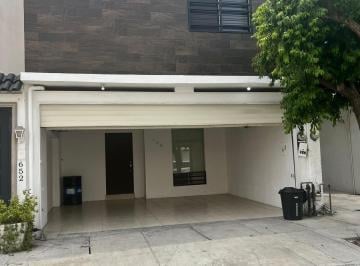Casa · 164m² · 3 Recámaras · 2 Estacionamientos · Bosques del Poniente, Sta Catarina
