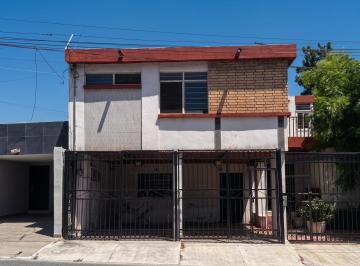 Casa · 424m² · 10 Recámaras · 2 Estacionamientos · Casa en Venta Para Remodelar en Col. Vista Hermosa, Monterrey | 10 Habitaciones, 3 Niveles y Potenci