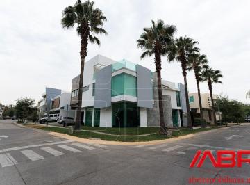 Casa en condominio de 3 habitaciones, Zapopan · Residencia en Esquina en Parque Virreyes
