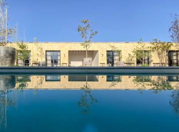 Casa en condominio · 400m² · 3 Recámaras · 6 Estacionamientos · Finca de Lujo con Alberca en San Miguel