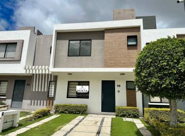Casa · 130m² · 3 Recámaras · 2 Estacionamientos · Casa en Renta Zakia Privada Alberca Seguridad Cerca Zibata Colegios Hospital