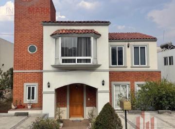 Casa · 253m² · 3 Recámaras · 3 Estacionamientos · Renta Casa en Bosque Esmeralda