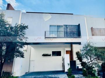 Casa · 330m² · 3 Recámaras · 2 Estacionamientos · Casa en Venta en Residencial Olinca