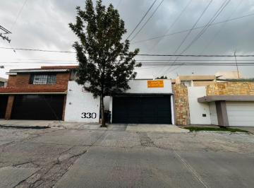 Casa · 244m² · 3 Recámaras · 2 Estacionamientos · Casa en Venta en Lomas 3ra Secc