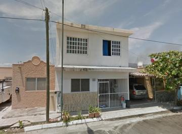 Casa de 4 habitaciones, Manzanillo · Venta de Casa en Fraccionamiento Valle Esmeralda, Manzanillo, Colima.
