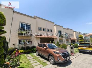 Casa · 136m² · 3 Recámaras · 2 Estacionamientos · Casa en Venta en Toluca, Barrio La Merced Am. 27 - 872