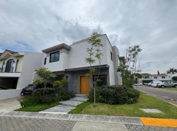1 · Casa en Venta en Virreyes Residencial, Zapopan