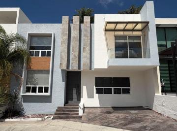Casa · 180m² · 4 Recámaras · 3 Estacionamientos · | Casa en Renta en Puerta Tres Marías |