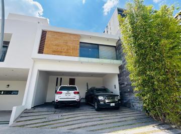 Casa · 367m² · 3 Recámaras · 3 Estacionamientos · Casa en Venta en Cerradas del Pedregal