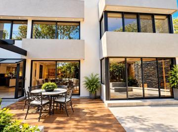 Casa · 300m² · 3 Recámaras · 2 Estacionamientos · Casa en Bosques de Las Palmas