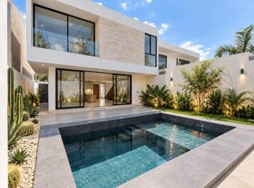 Casa de 4 habitaciones, Temixco · En Venta Casa Sola con Alberca 5 Min Autopista