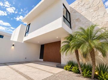 Casa de 4 habitaciones, Temixco · Casa Sola Nueva con Jardin en Privada