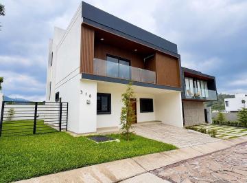 c063e9d95b48030c5c2eae9bfcf670e5de40cf2b1d257fe0c8489fe135d1561f · Casa de 4 Recamaras + Estudio en Los Robles Residencial