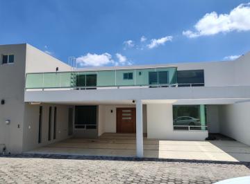 Casa · 300m² · 5 Estacionamientos · Casa en Venta en Campestre Morillotla