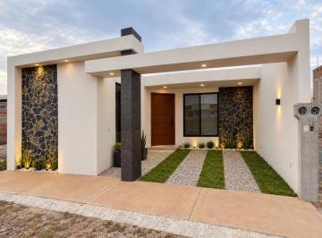 Casa de 3 habitaciones, Tequisquiapan · Casa con Jardin y Terraza de un Piso