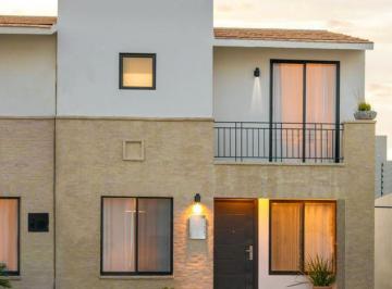 Casa · 121m² · 4 Recámaras · 2 Estacionamientos · Casa en Venta en Amurallé, Zákia | 4 Recámaras, Una en Pb