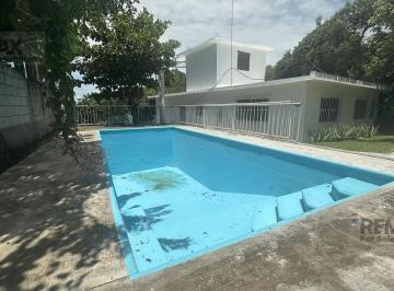 Casa · 100m² · 2 Recámaras · 8 Estacionamientos · Casa de Descanso en Tequesquitengo con Alberca, Jacuzzi y Vista Parcial Al Lago. Clave 6423