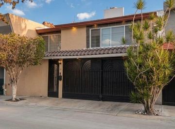 Casa de 4 habitaciones, Querétaro · Casa en Venta en Mansiones Delvalle