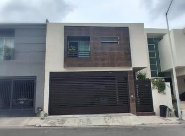 Casa · 301m² · 4 Recámaras · 2 Estacionamientos · Se Vende Casa en Cumbres Elite Arriba de Leones