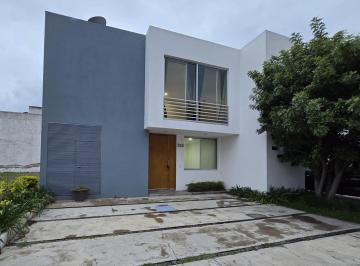Casa de 3 habitaciones, Zapopan · Casa en Renta en Residencial Elite - Solares