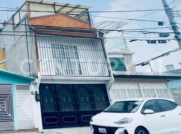Departamento · 150m² · 3 Recámaras · 1 Estacionamiento · Casa en Venta en Hacienda Real de Tultepec, Tultepec.