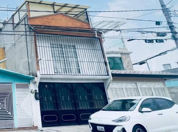 Casa en condominio · 150m² · 3 Recámaras · 1 Estacionamiento · Casa en Venta en Hacienda Real de Tultepec, Tultepec.
