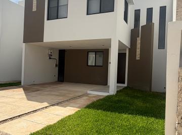 Casa en Renta de 3 habitaciones Cd Caucel · Casa en Renta a Estrenar, con 14 Paneles, Amueblada y Equipada en Privada