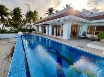Villa · 840m² · 4 Recámaras · 3 Estacionamientos · Villa Frente Al Mar en Venta en Playacar Fase I en Playa del Carmen