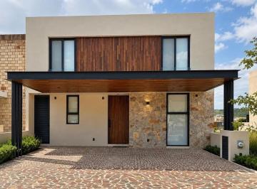 Casa de 4 habitaciones, Querétaro · Casa en Renta Ubicada en El Fraccionamiento Altozano