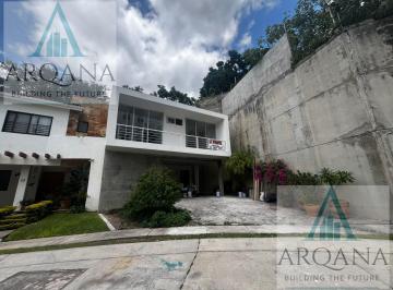 Casa en condominio · 319m² · 3 Recámaras · 4 Estacionamientos · Casa en Condominio en Fraccionamiento Puerta del Valle