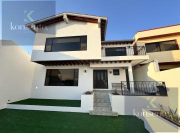 Casa · 344m² · 3 Recámaras · Casa en Venta en Loma Dorada