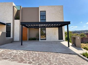 Casa de 4 habitaciones, Querétaro · Casa en Renta y Venta Ubicada en El Fraccionamiento Altozano